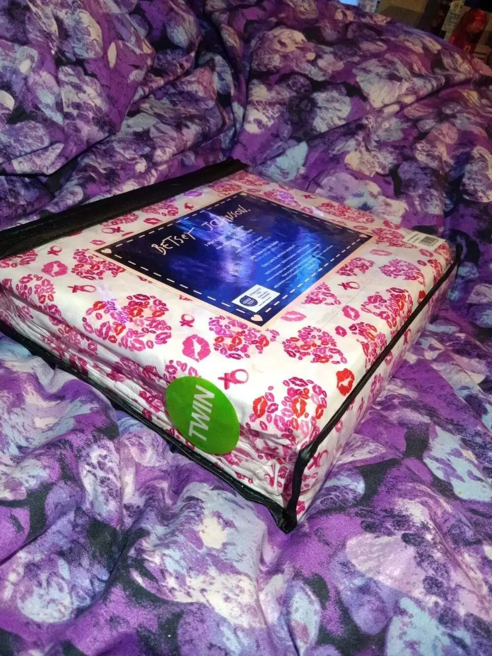 Betsey Johnson Twin Sheet Set! Lips Xoxo love Valentine's set! NWT